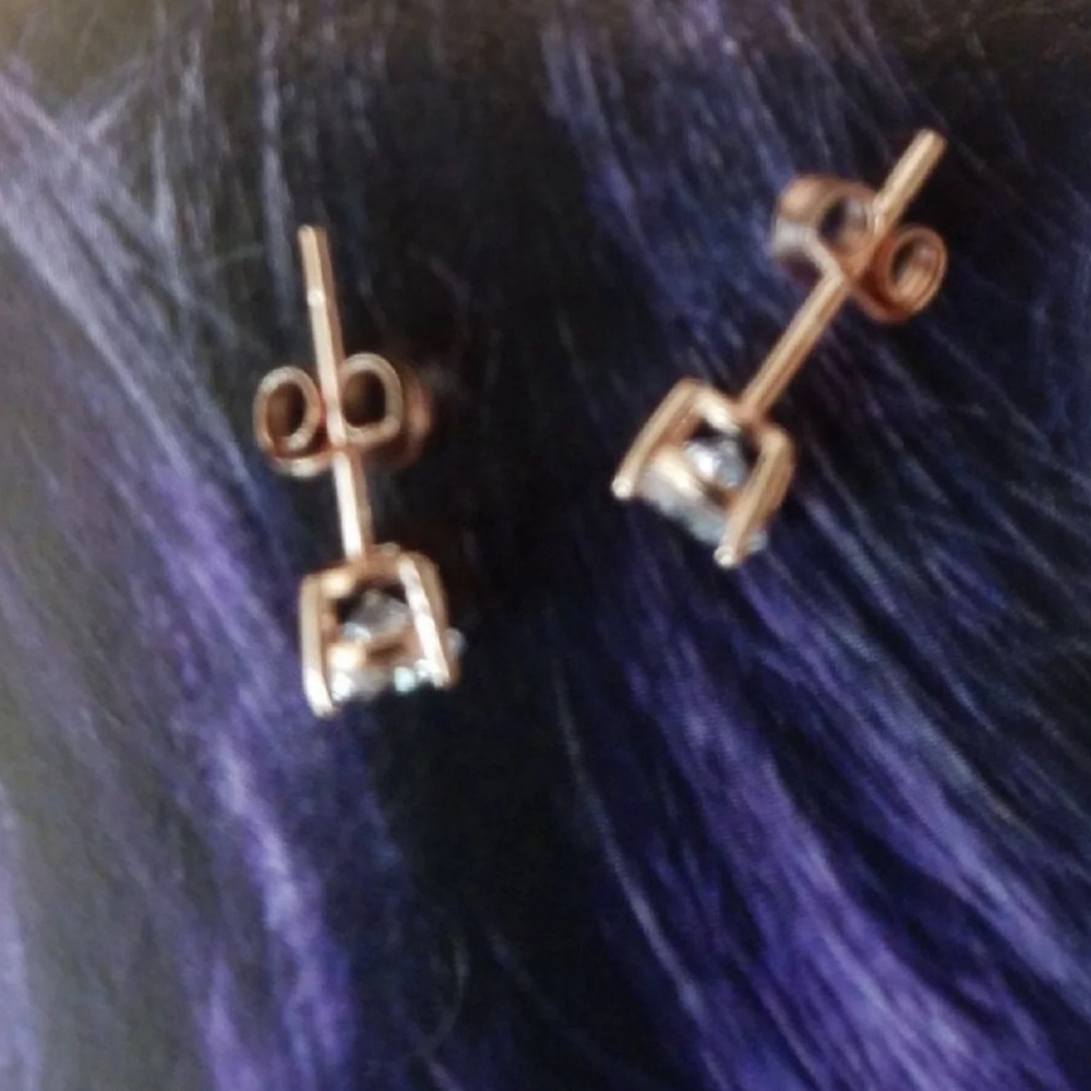 Cubic zirconia stud earrings